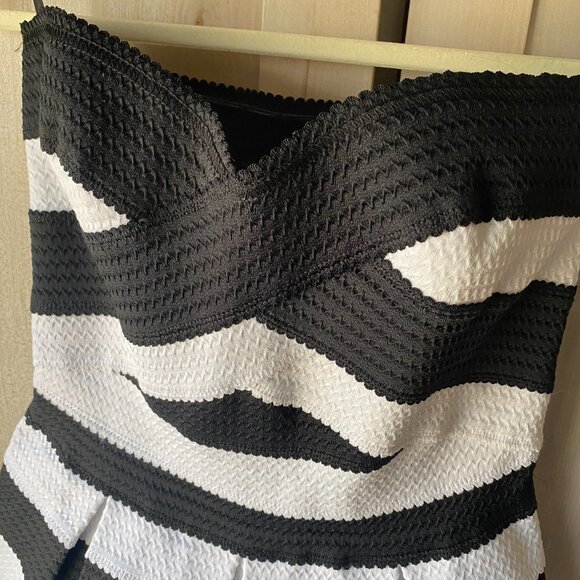 Express Black White Striped Bandage Scuba A Line Mini Dress Fit & Flare M - Picture 3 of 10
